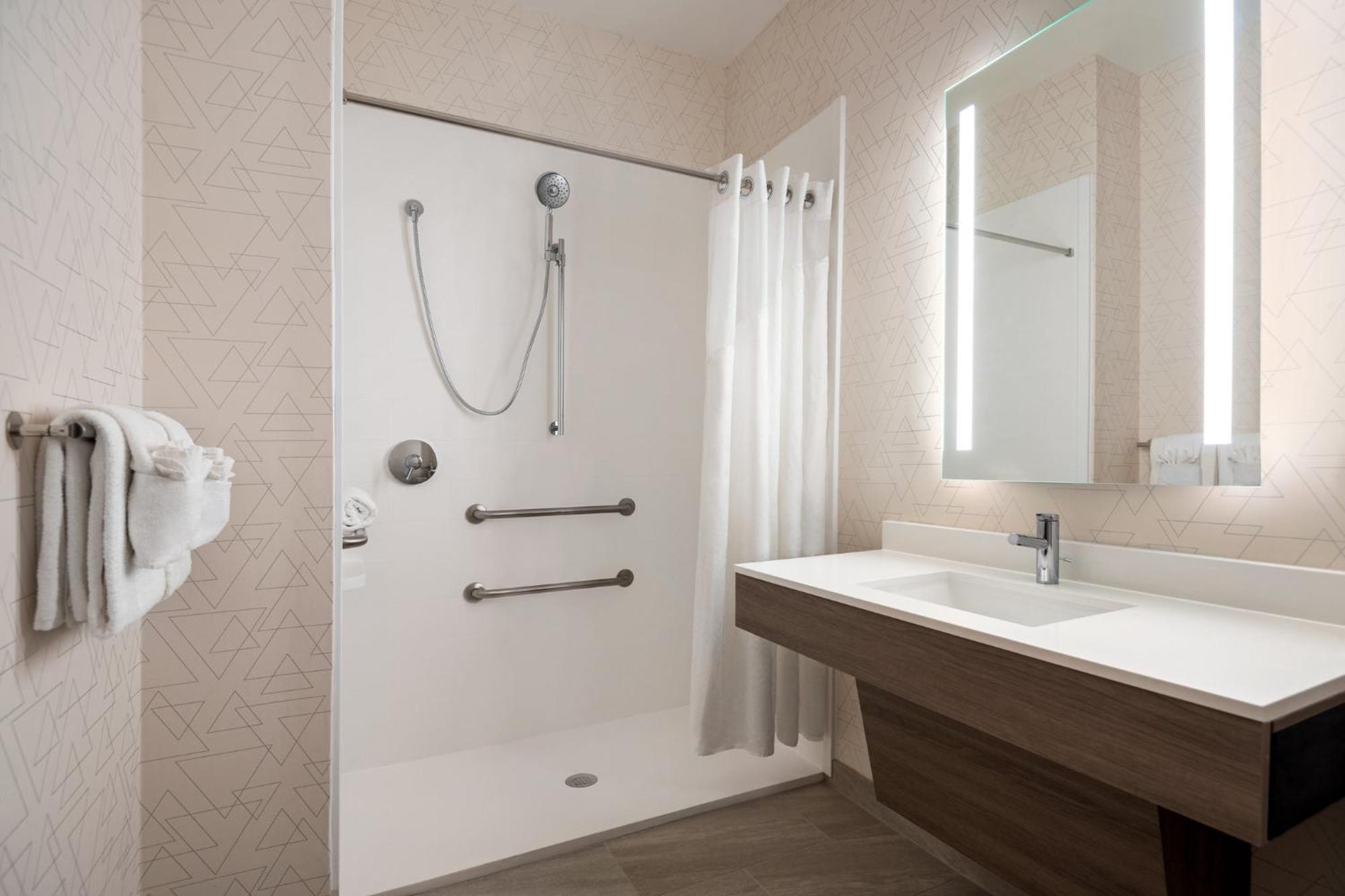 Holiday Inn Express & Suites Mobile West I-10 By Ihg Tillmans Corner Buitenkant foto
