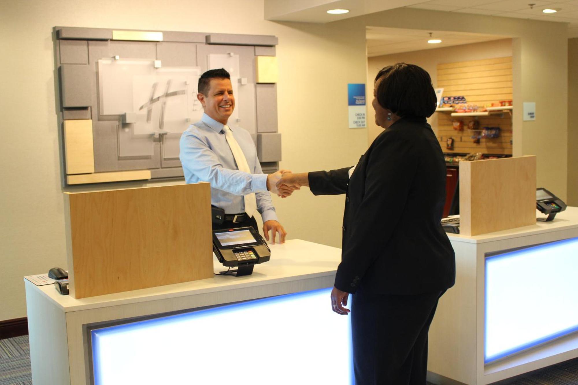 Holiday Inn Express & Suites Mobile West I-10 By Ihg Tillmans Corner Buitenkant foto