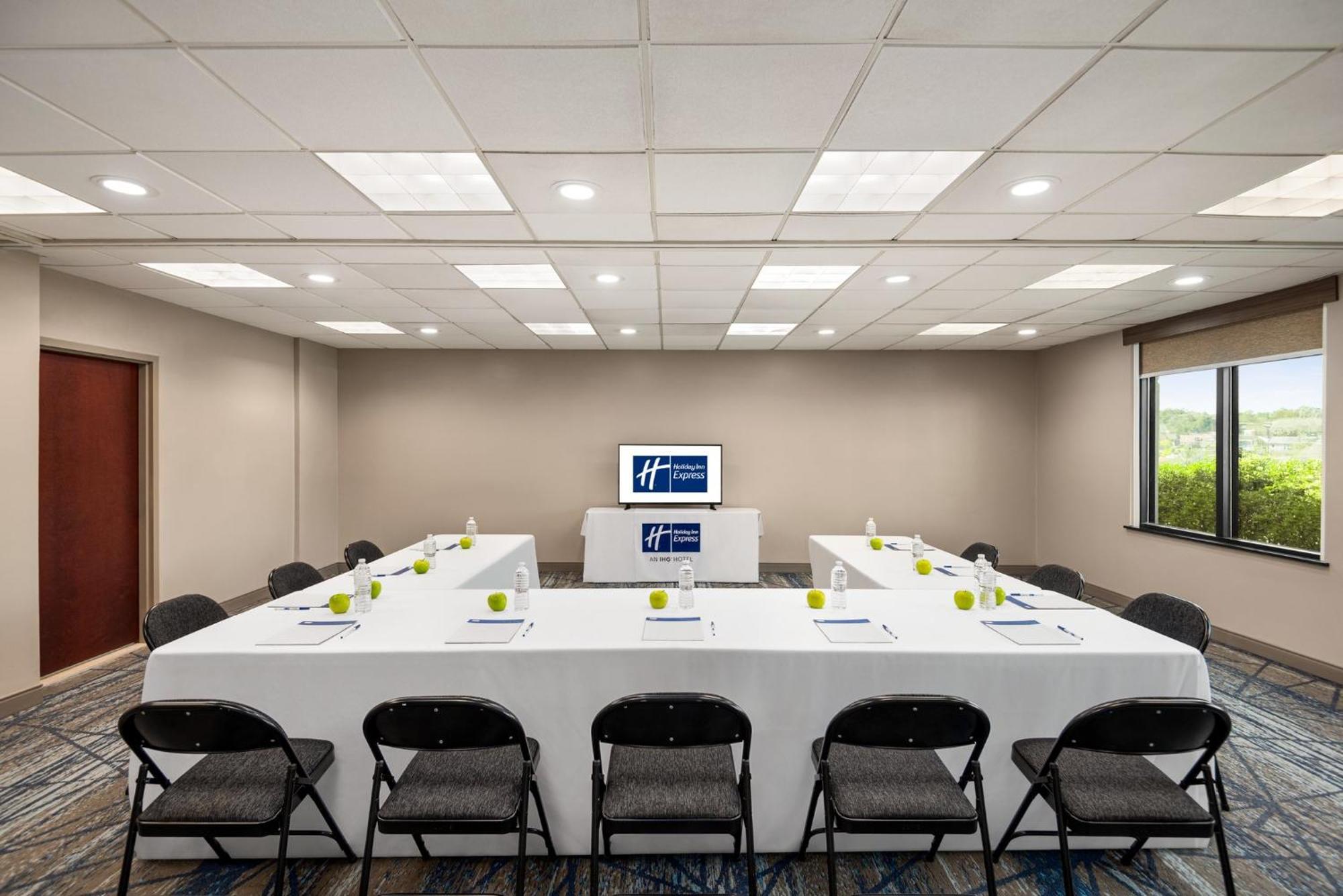 Holiday Inn Express & Suites Mobile West I-10 By Ihg Tillmans Corner Buitenkant foto